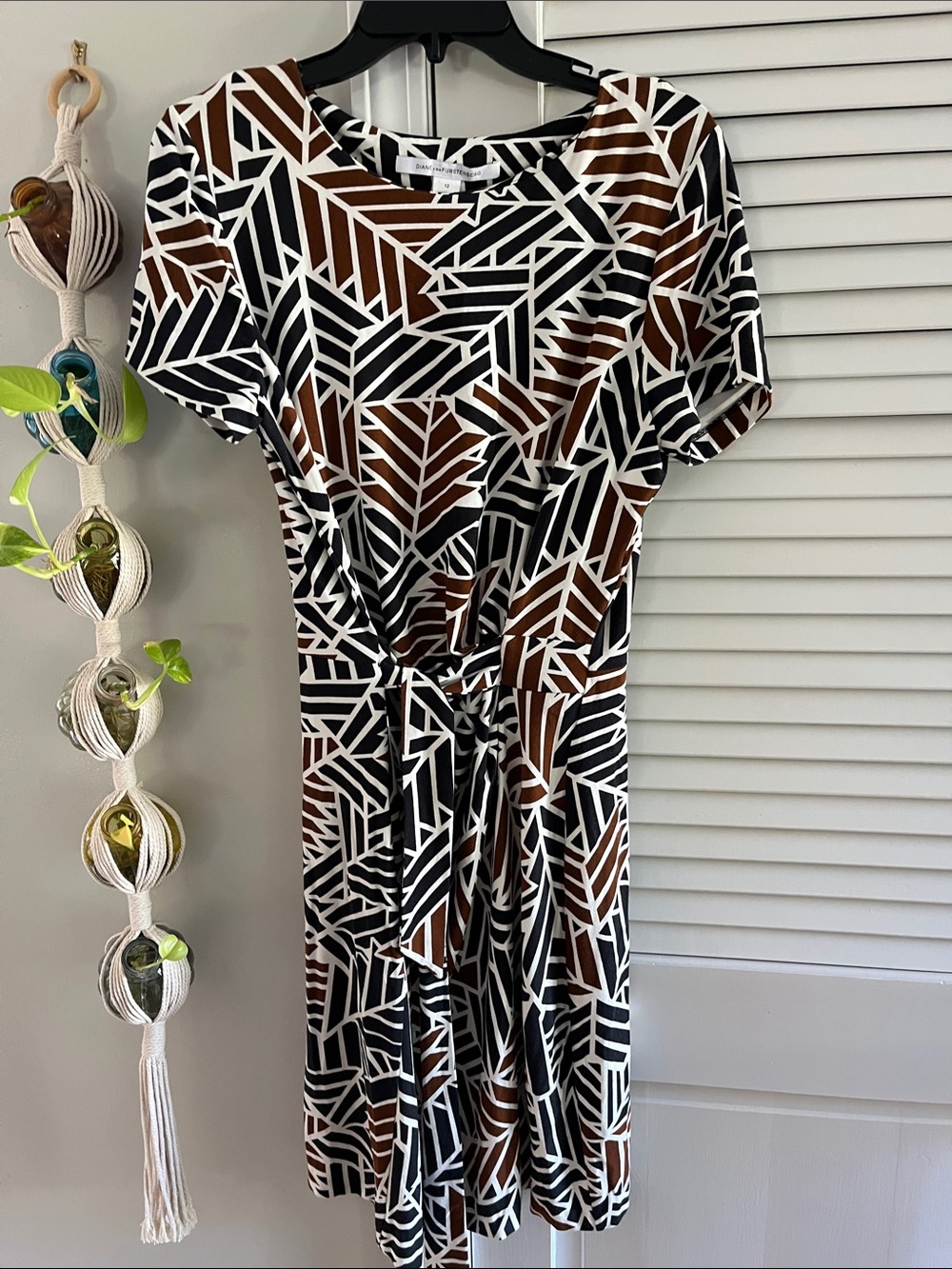 Diane von Furstenberg Geometric Midi Dress in Black & White Size 12 Like New